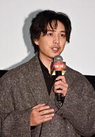 　舞台あいさつに登壇した坂東龍汰（撮影・持木克友）