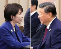 　会談する高市首相（左）と中国の習近平国家主席＝31日、韓国・慶州（代表撮影・共同）