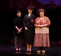 　ミュージカル「バクダッド・カフェ」の囲み取材を行った（左から）小山ゆうな氏、花總まり、森公美子