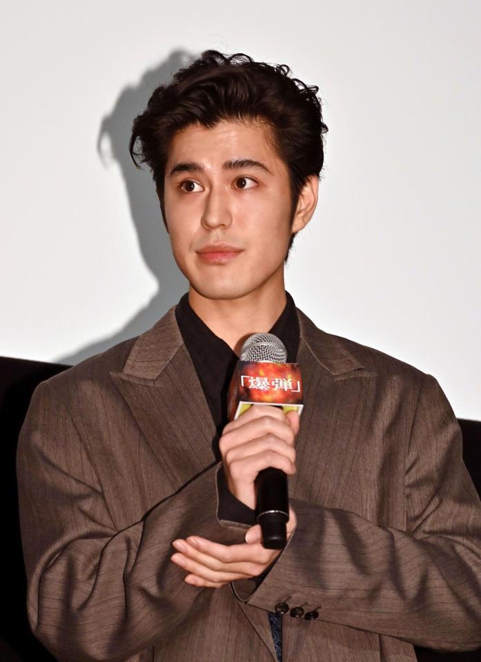 　舞台あいさつに登壇した寛一郎（撮影・持木克友）