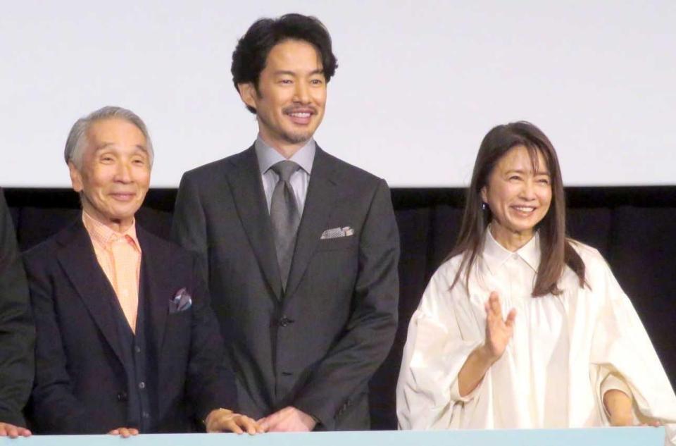 　（左から）堺正章、竹野内豊、風吹ジュン