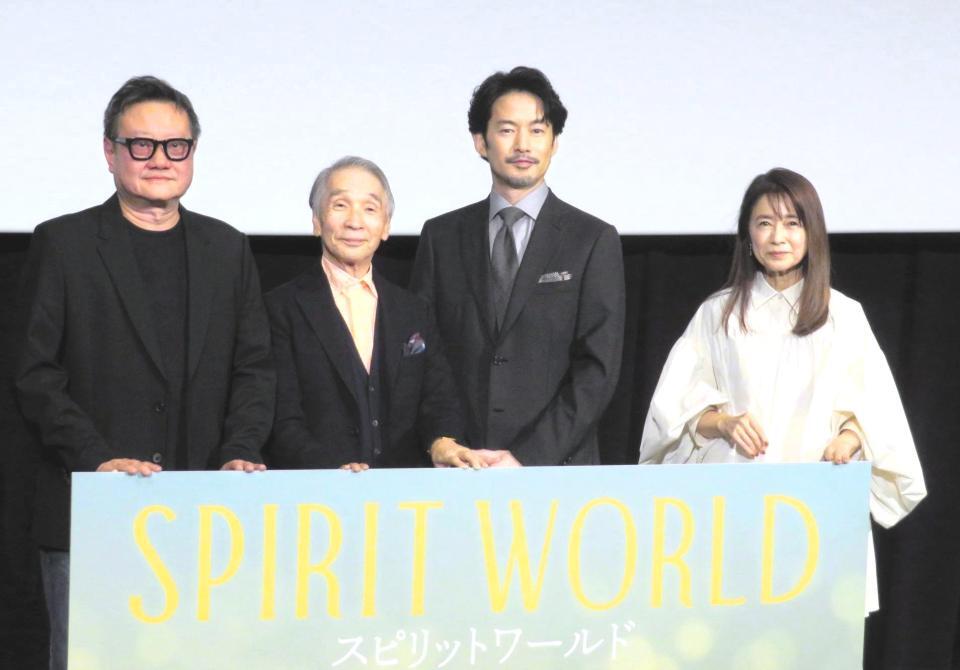 　舞台あいさつした（左から）エリック・クー監督、堺正章、竹野内豊、風吹ジュン