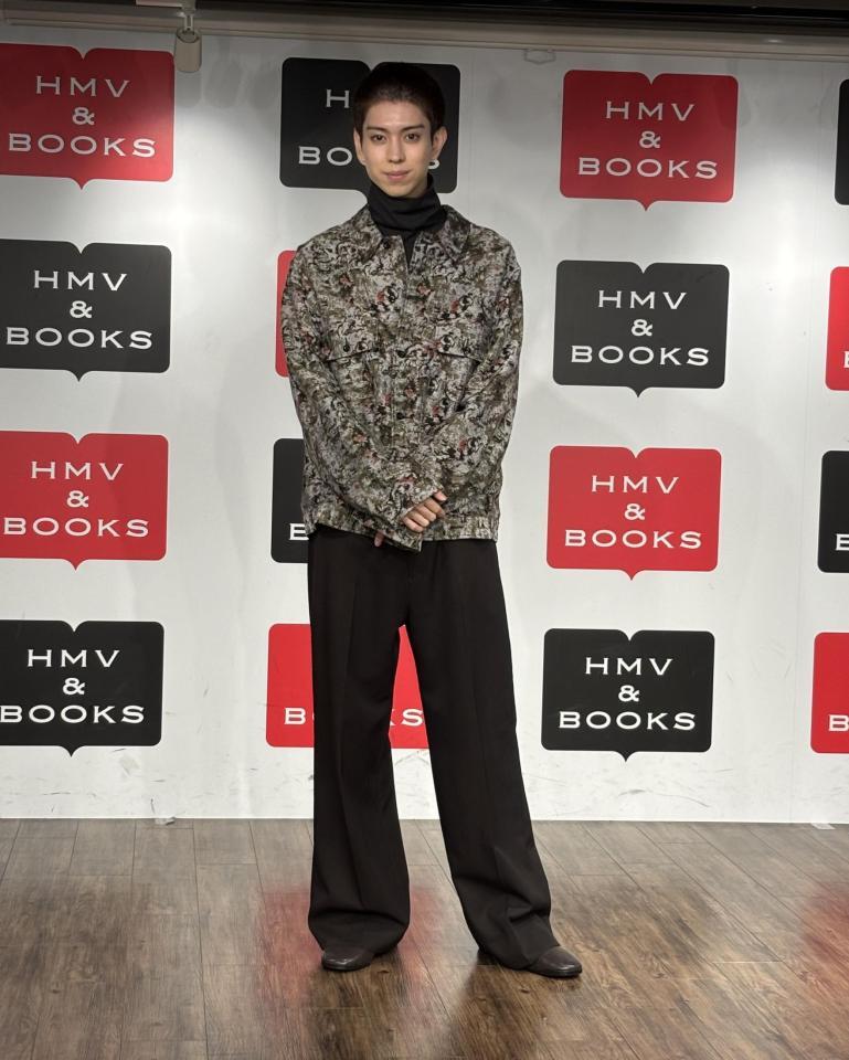 　カレンダー発売記念イベントに登場した京典和玖