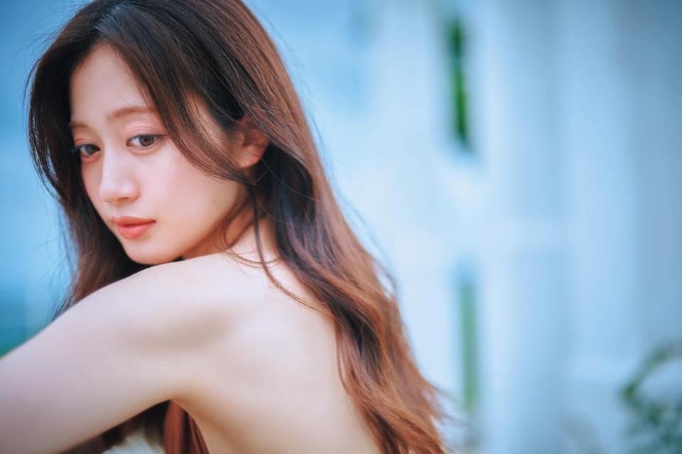 　川上千尋の初写真集「永遠未遂」内カット（撮影：岡本武志）