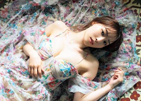 　譜久村聖写真集「Ｖｅｒｓｌ’Ａｕｂｅ」（撮影：唐木貴央　ワニブックス刊）