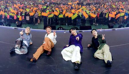 　ファンの前でポーズを決めるｓ＊＊ｔ　ｋｉｎｇｚ