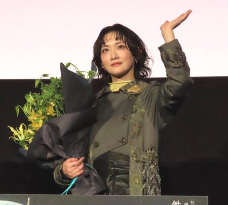 　舞台あいさつに登壇した生駒里奈