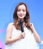 　イベントでキュートな笑みを浮かべる板野友美（撮影・開出牧）