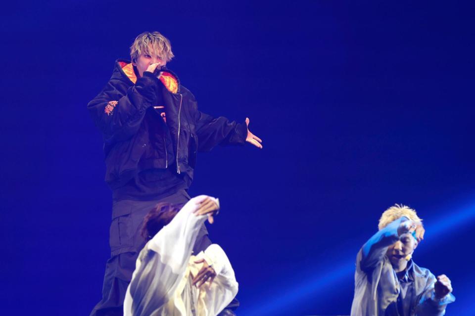 　「ｓ＊＊ｔ　ｋｉｎｇｚ　Ｄａｎｃｅ　Ｌｉｖｅ　２０２５　ｉｎ　日本武道館『ＬＡＮＤＩＮＧ』」でパフォーマンスをするＳＫＹ-ＨＩ