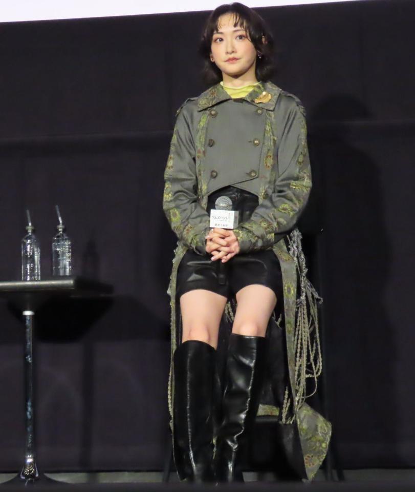 　舞台あいさつに登壇した生駒里奈