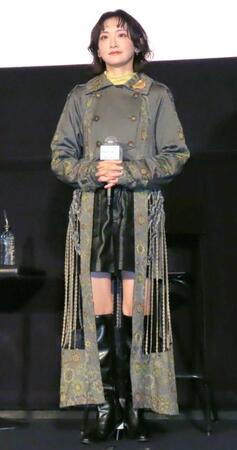 　舞台あいさつに登壇した生駒里奈