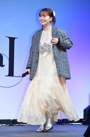 　イベントに登場した菅本裕子（撮影・開出牧）