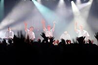 　観客と一体となって盛り上がるスチャダラパー（撮影・開出牧）