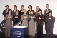 　舞台挨拶に登壇したＩＮＩと榊原有佑監督（前列右端）＝撮影・石井剣太郎