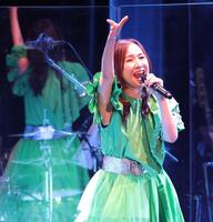 バラードを熱唱する森口博子＝東京・日本橋三井ホール（撮影・西岡正）