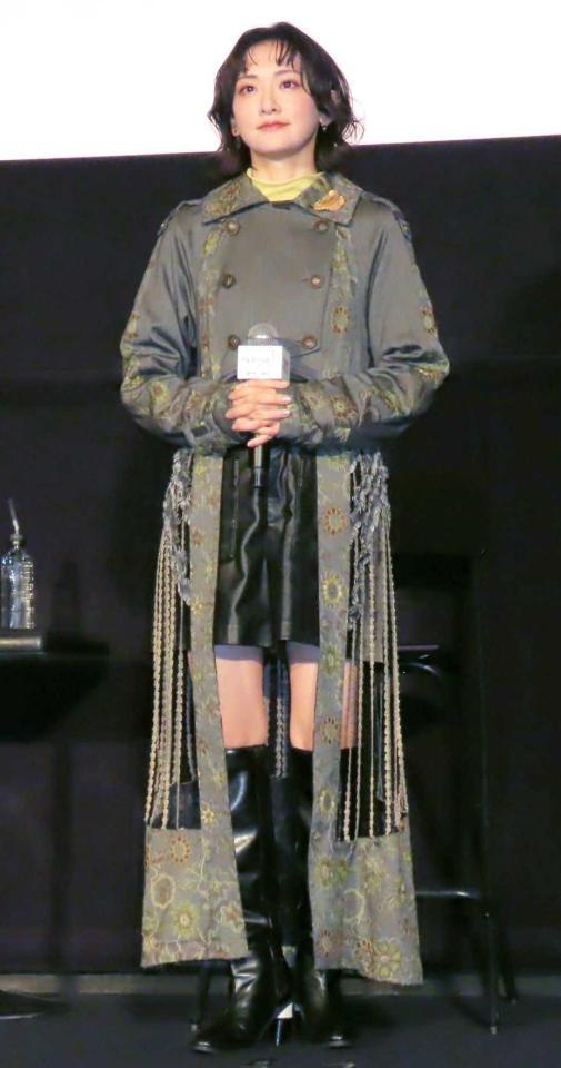 　舞台あいさつに登壇した生駒里奈