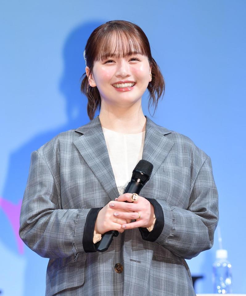 イベントで笑顔をふりまく菅本裕子＝渋谷ヒカリエ（撮影・開出牧）