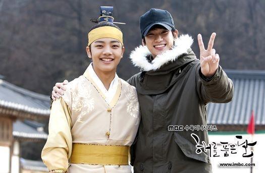 　韓国放送局・ＭＢＣの公式フェイスブックより　ヨ・ジングはドラマ「太陽を抱く月」で、キム・スヒョンの子ども時代を演じた