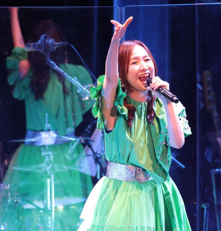 バラードを熱唱する森口博子＝東京・日本橋三井ホール（撮影・西岡正）