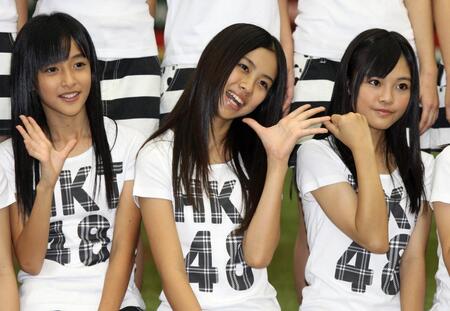 　お披露目イベントで笑顔を見せるＨＫＴ４８・若田部遙（中央）＝２０１１年撮影