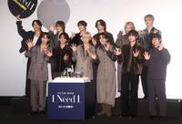 　舞台挨拶に登壇した（前列左から）後藤威尊、藤牧京介、木村柾哉、高塚大夢、尾崎匠海、榊原有佑監督（後列左から）池﨑理人、佐野雄大、許豊凡、西洸人、松田迅、田島将吾（撮影・石井剣太郎）