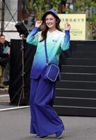 　ランウェイに登場するゆうちゃみ（撮影・山口登）