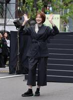 　ランウェイに登場する紅ゆずる（撮影・山口登）