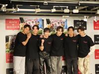 　初のカレンダーブックを発売したＳＨＯＷ－ＷＡの（左から）山本佳志、井筒雄太、塩田将己、向山毅、青山隼、寺田真二郎