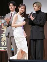 　登壇する森香澄（中央）＝撮影・棚橋慶太
