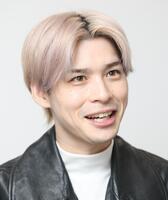 　取材に応じる青木瞭（撮影・石井剣太郎）