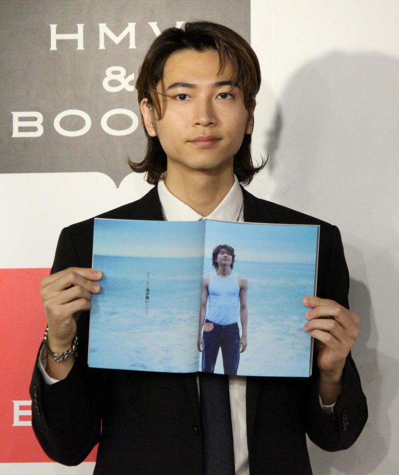 　お気に入りカットを見せる庄司浩平