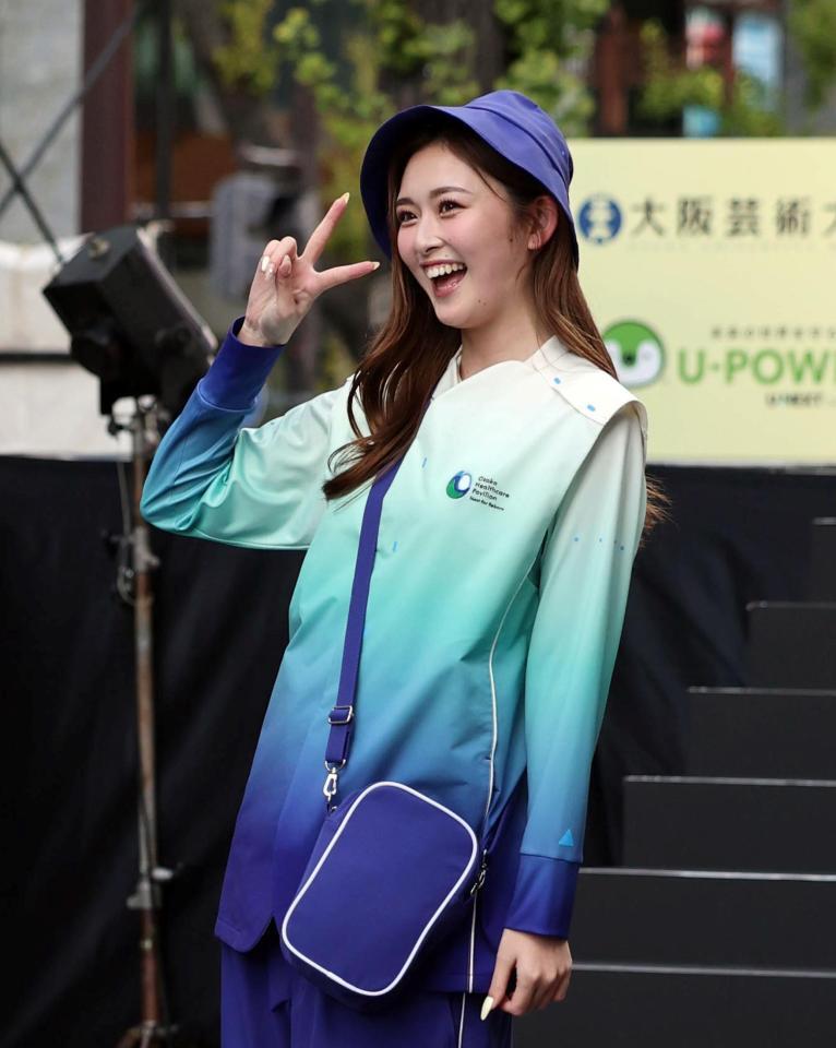 　ランウェイに登場するゆうちゃみ（撮影・山口登）