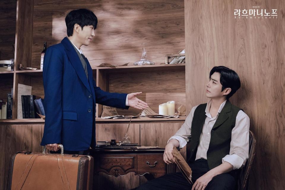 　韓国芸能プロダクション・ＨＪカルチャーの公式Ｘ＠ＨＪＣＵＬＴＵＲＥより　韓ミュ「ラフマニノフ」から降板したキム・ジュニョン（右）