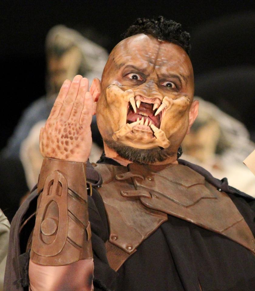 　特殊メークでプレデターになりきったハリウッドザコシショウ