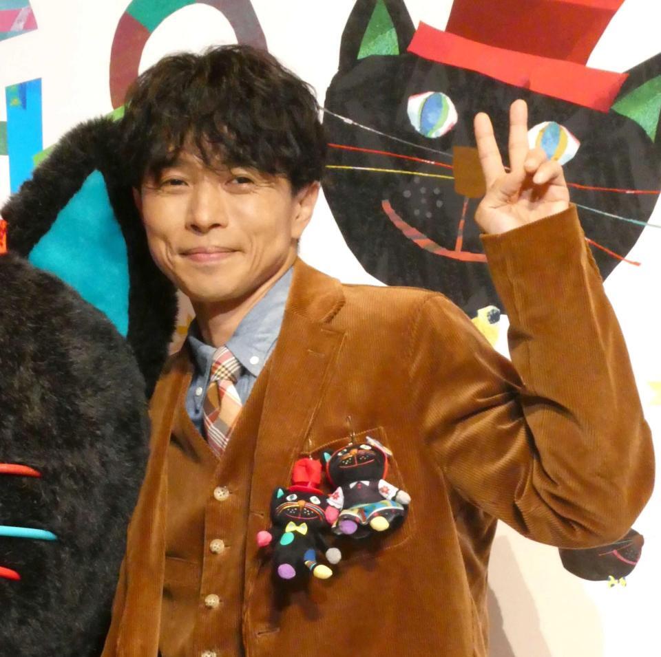 　撮影に応じる井ノ原快彦