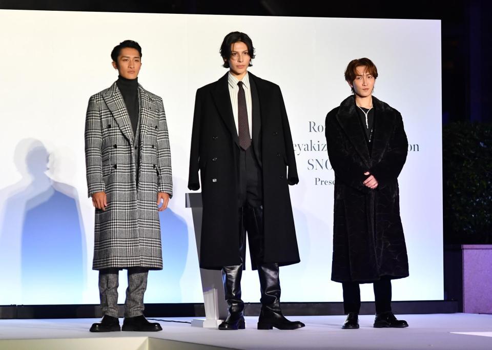 　イベントに登場したＳｎｏｗ　Ｍａｎの（左から）岩本照、ラウール、渡辺翔太（撮影・開出牧）