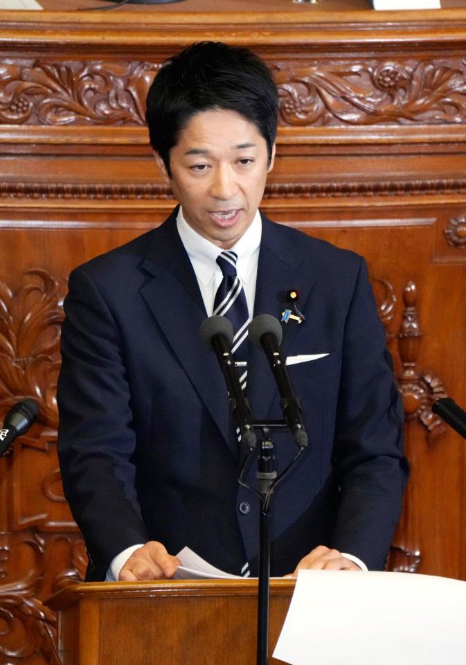 　衆院本会議で質問する日本維新の会の藤田共同代表＝４日午後