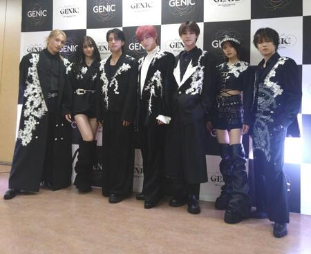 　日本武道館で５周年記念ライブを行ったＧＥＮＩＣの（左から）小池竜暉、金谷鞠杏、西澤呈、増子敦貴、雨谷翔、宇井優良梨、西本茉生