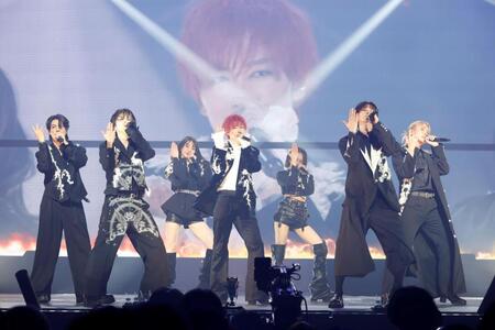 　初の日本武道館ライブを行ったＧＥＮＩＣ