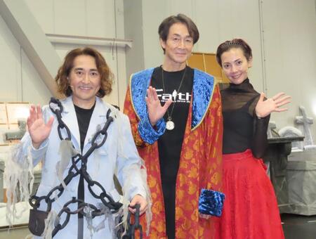 　ミュージカル「クリスマス・キャロル」の稽古場取材会に出席した（左から）吉田要士、吉田栄作、土屋アンナ