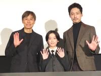 　映画「盤上の向日葵」の舞台あいさつに登壇した（左から）熊澤尚人監督、小野桜介、坂口健太郎