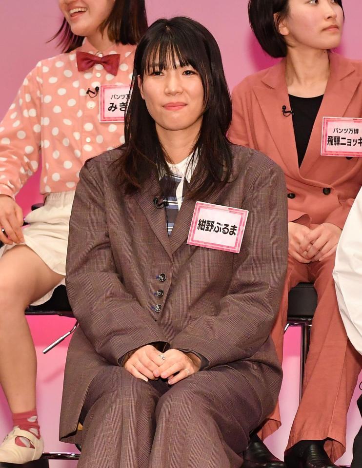 　決勝進出「ファイナリスト」に選ばれ笑顔の紺野ぶるま（撮影・開出牧）