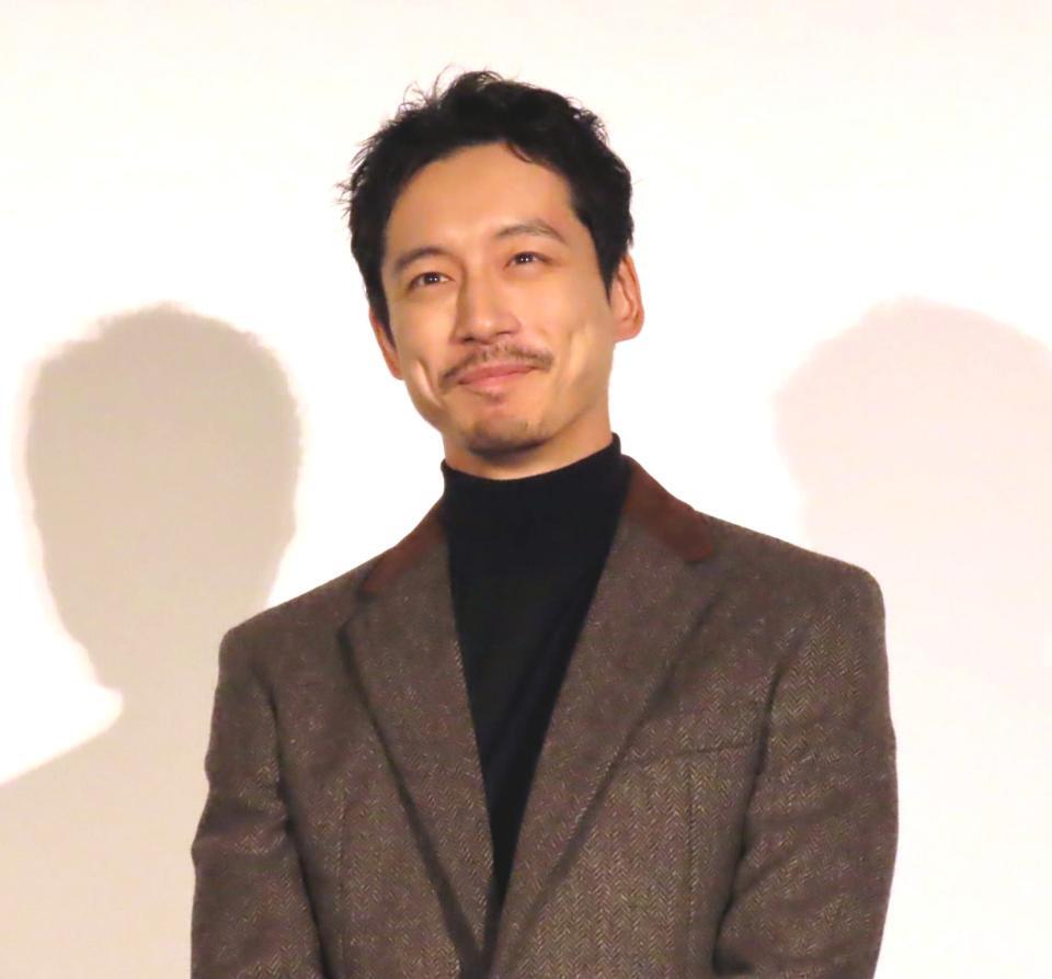 　映画「盤上の向日葵」の舞台あいさつに出席した坂口健太郎