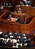 　衆院本会議で公明党の斉藤代表の代表質問に答弁する高市首相＝５日