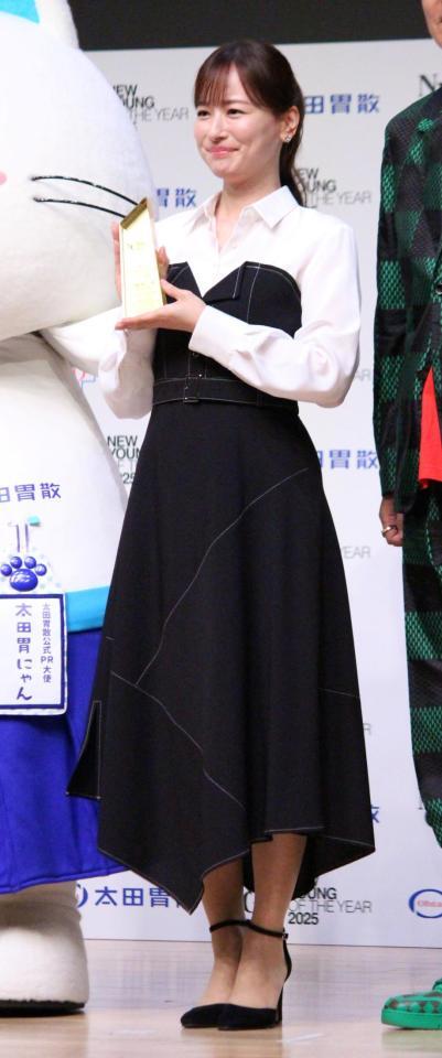 　授賞式に出席した皆藤愛子