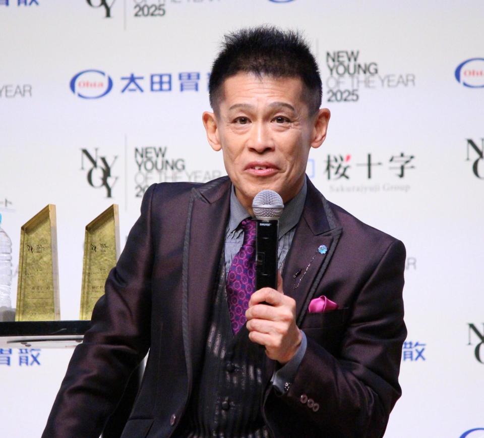 　トークで盛り上げる柳沢慎吾