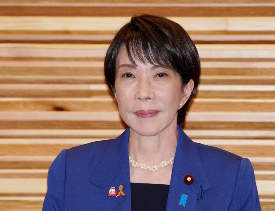 　閣議に臨む高市首相