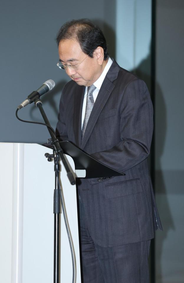 　頭を下げるフジテレビ・清水賢治社長（撮影・金田祐二）