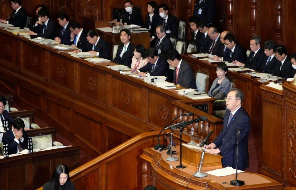 　衆院本会議で代表質問する公明党の斉藤代表＝５日