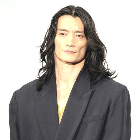 　映画「愚か者の身分」公開御礼舞台あいさつに登壇した田邊和也